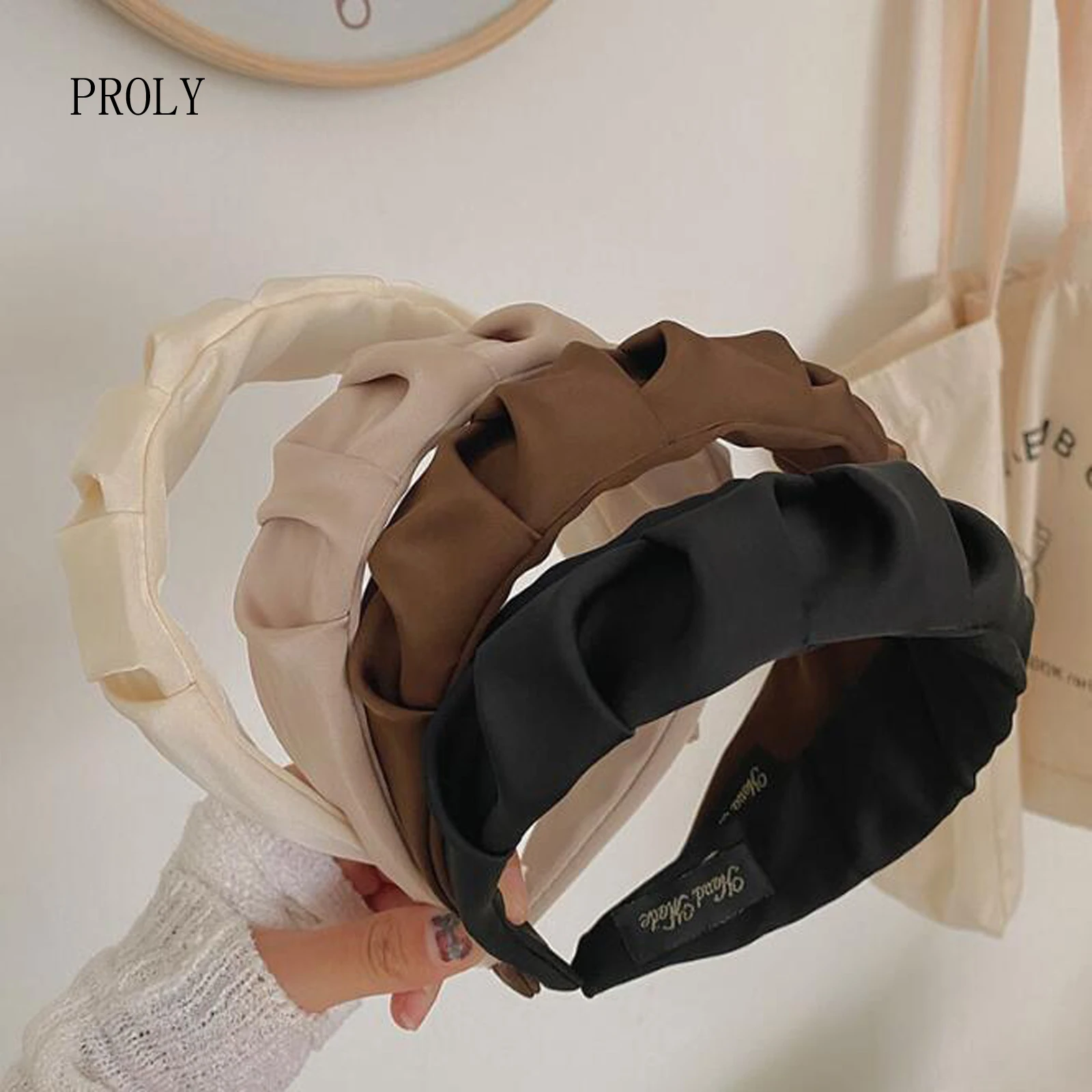 PROLY New Fashion Women Headband Solid Color Pleated Hairband Wide Side Casual Turban Autumn Headwear Adult Hair Accessories
PROLY New Fashion Women Headband Solid Color Pleated Hairband Wide Side Casual Turban Autumn Headwear Adult Hair Accessories