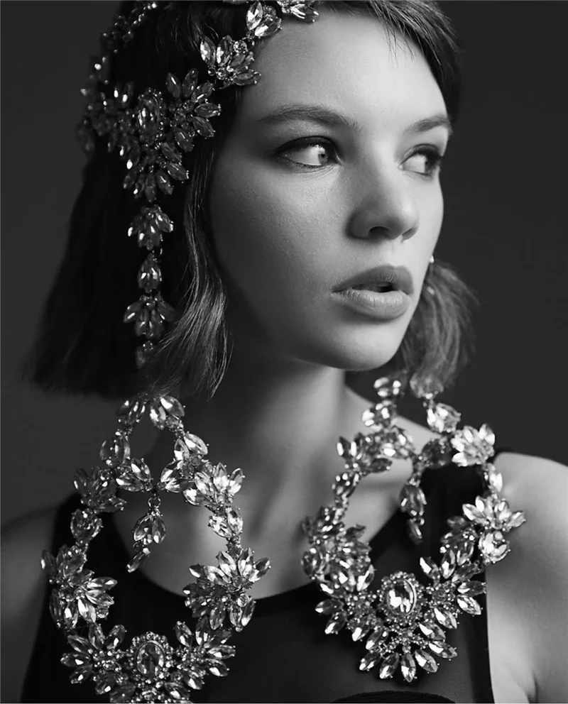 Explosive long headwear Earrings Rhinestone fashion headband personality exaggerated hair hoop accessories hair chain headwear
Explosive long headwear Earrings Rhinestone fashion headband personality exaggerated hair hoop accessories hair chain headwear