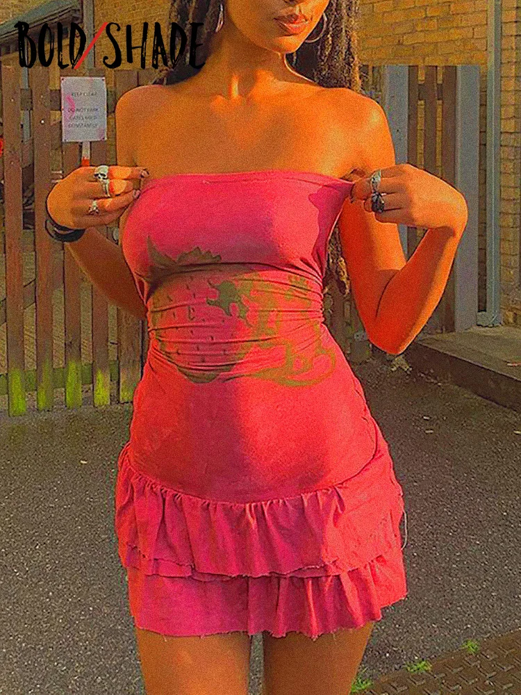 Bold Shade Kawaii Y2K Streetwear Strawberry Graphic Tube Dress Indie Aesthetics Strapless Pink Ruffles Dress Women Cute Outfits
Bold Shade Kawaii Y2K Streetwear Strawberry Graphic Tube Dress Indie Aesthetics Strapless Pink Ruffles Dress Women Cute Outfits