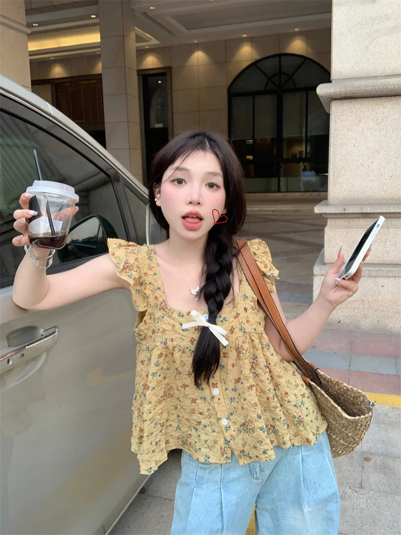GS3090 Summer 2023 New Hong Kong style retro floral square neck button loose short versatile niche short sleeved chiffon shirt
GS3090 Summer 2023 New Hong Kong style retro floral square neck button loose short versatile niche short sleeved chiffon shirt