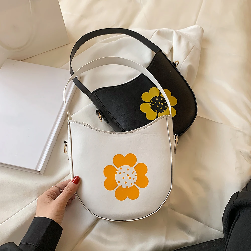 Fashion Women Bag Flower Print PU Leather Shoulder Casual Ladies Crossbody Bags Retro Female Travel Small Subaxillary Bags
Fashion Women Bag Flower Print PU Leather Shoulder Casual Ladies Crossbody Bags Retro Female Travel Small Subaxillary Bags