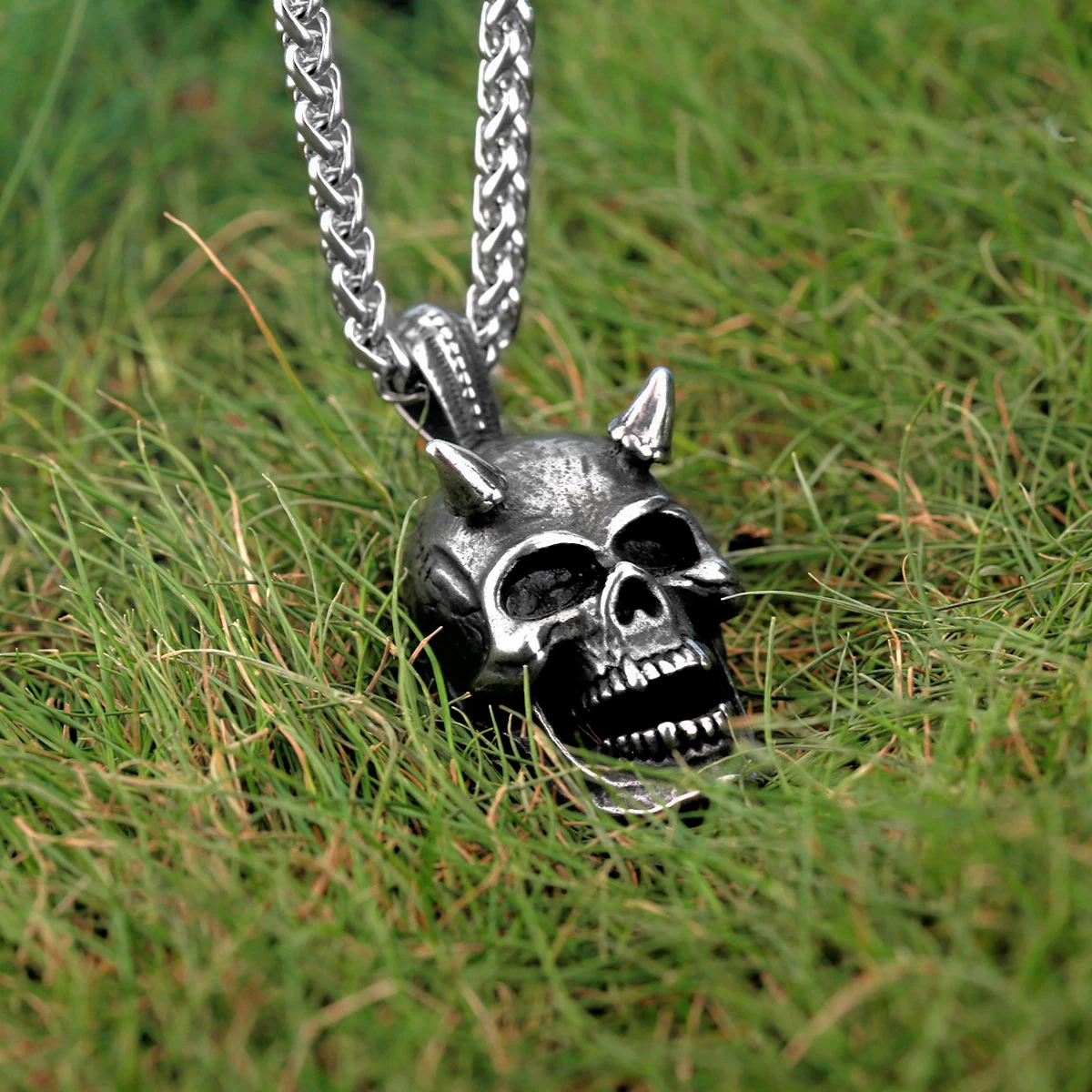 Men's Stainless Steel Necklace Devil Skull Pendant Necklace Long Chain Vintage Fashion High Quality Male Jewelry Gifts Wholesale
Men's Stainless Steel Necklace Devil Skull Pendant Necklace Long Chain Vintage Fashion High Quality Male Jewelry Gifts Wholesale
