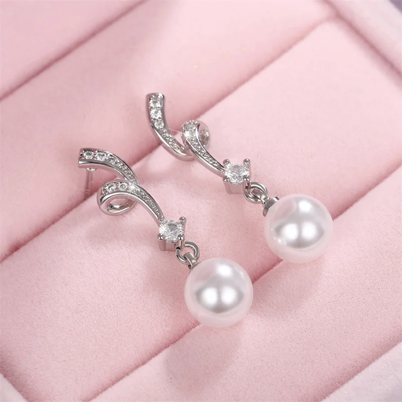 Huitan Bride Wedding Earrings Silver Color Temperament Elegant Imitation Pearl Dangle Earrings 2022 New Trendy Jewelry for Women
Huitan Bride Wedding Earrings Silver Color Temperament Elegant Imitation Pearl Dangle Earrings 2022 New Trendy Jewelry for Women
