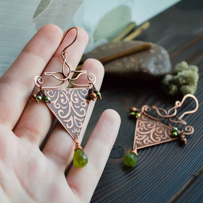 

Tribe Triangle Carved Flower Pattern Hook Earrings Geometric Red Bronze Metal Green Stone Dangle Earrings for Women Jewelry
