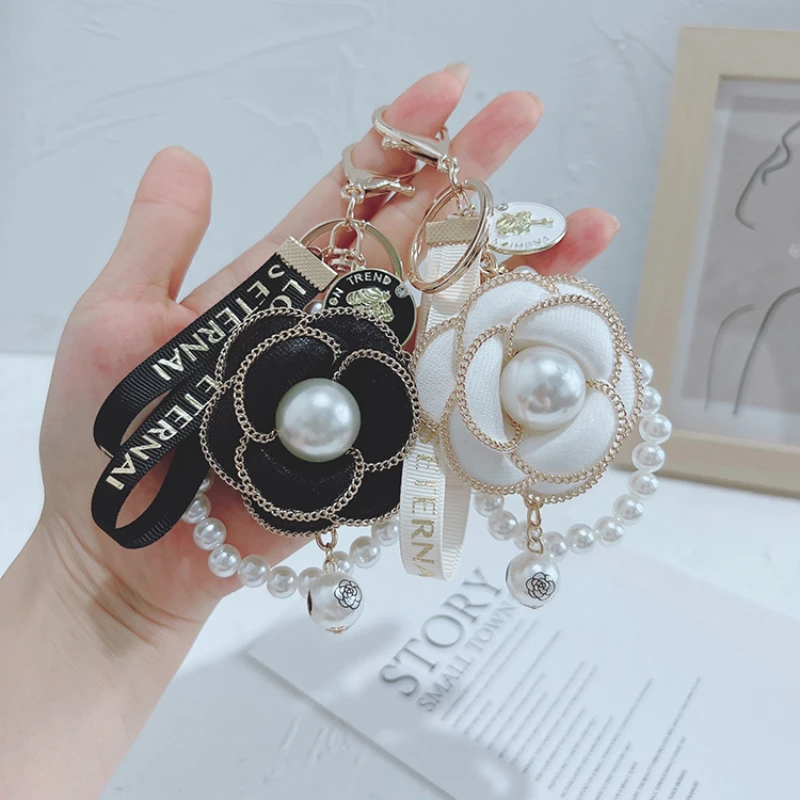 Korean version pearl string mountain camellia key chain fashionable personality bag pendant lady car key chain pendant
Korean version pearl string mountain camellia key chain fashionable personality bag pendant lady car key chain pendant