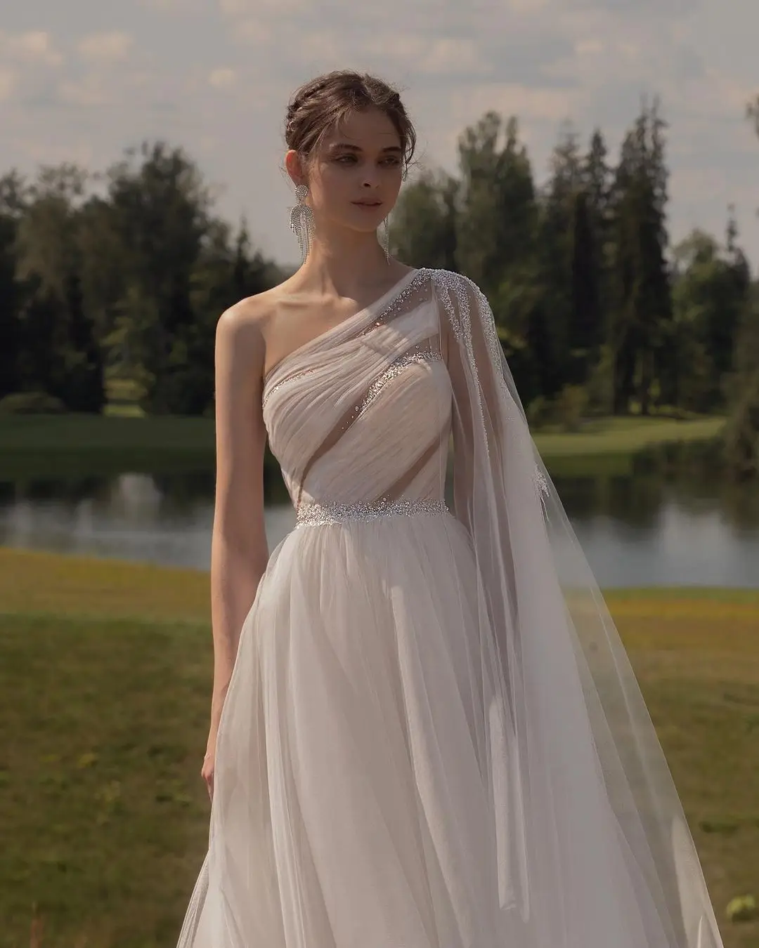 Элегантное блестящее Тюлевое лоскутное богемное свадебное платье без рукавов с одним открытым плечом ленточное свадебное платье для женщин 
Элегантное блестящее Тюлевое лоскутное богемное свадебное платье без рукавов с одним открытым плечом ленточное свадебное платье для женщин