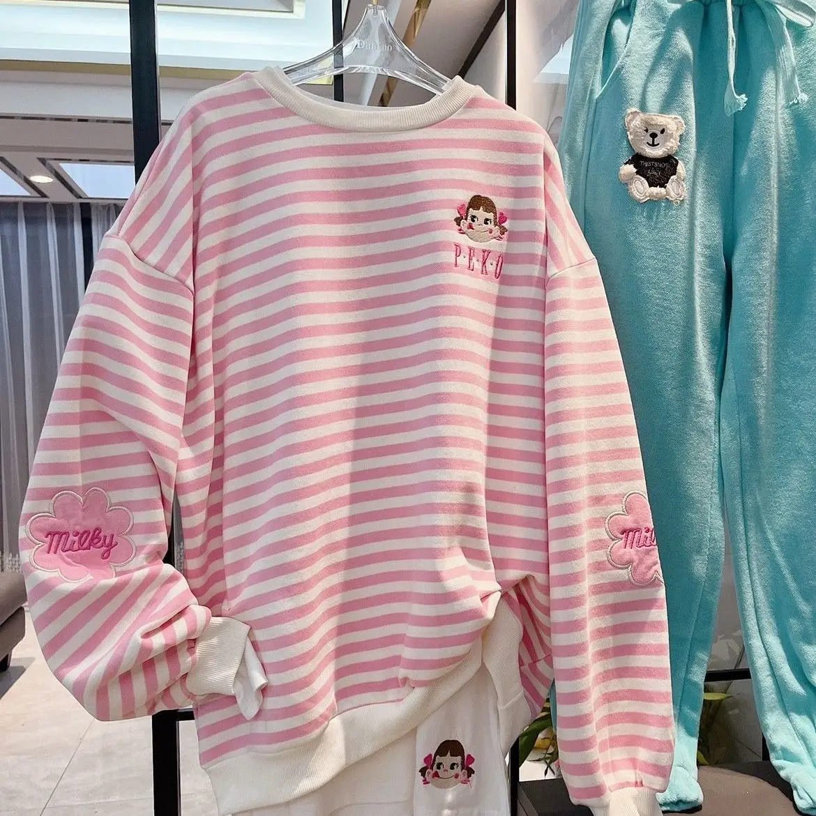 Hoodies Women Harajuku Embroidery Stripe Cotton Hoodie Clothes Autumn New Long Sleeve Oversized Korean Thin Sweatshirt Pullovers
Hoodies Women Harajuku Embroidery Stripe Cotton Hoodie Clothes Autumn New Long Sleeve Oversized Korean Thin Sweatshirt Pullovers