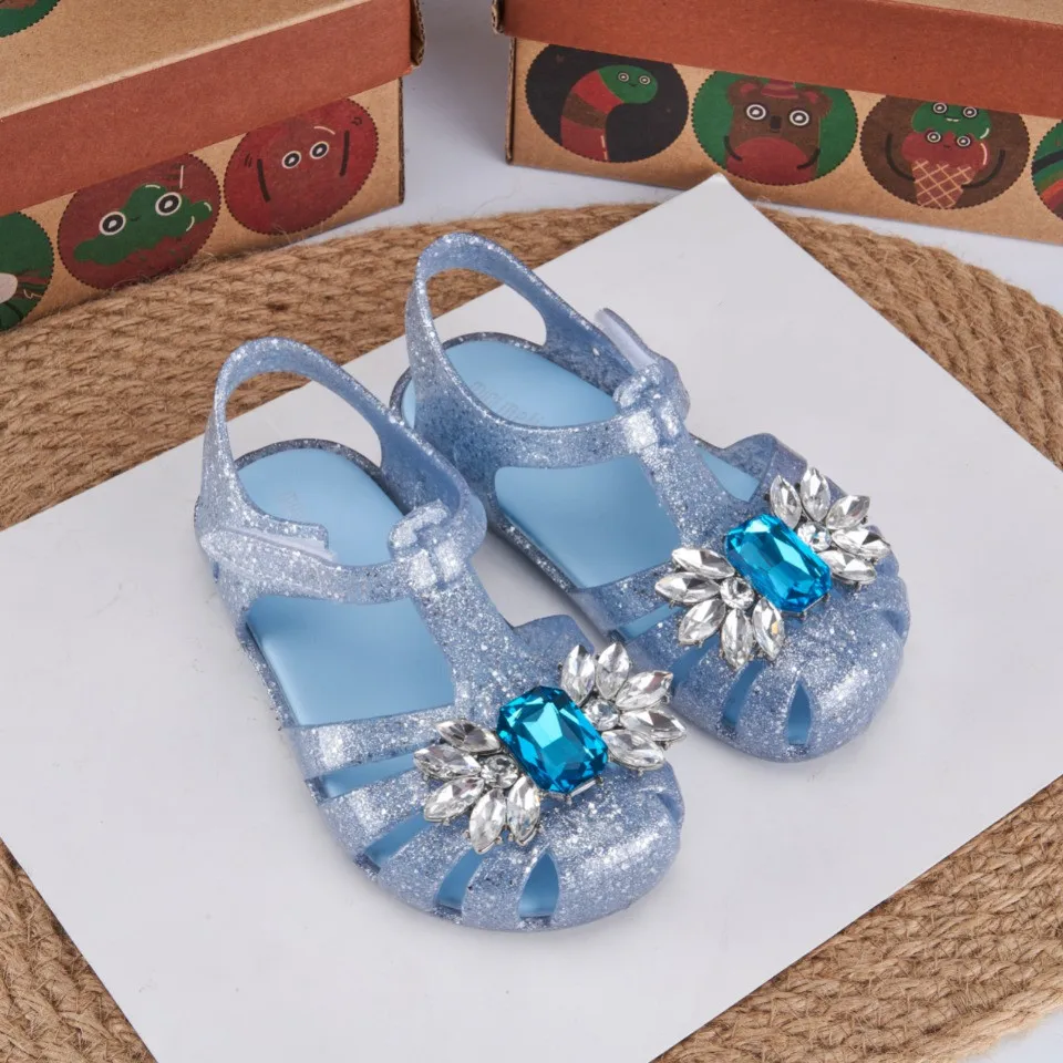 Детские сандалии Melissa 2023 Baotou для девочек водонепроницаемые алмазные блестящие сандалии с вырезами детская обувь принцессы желе HMI120
Детские сандалии Melissa 2023 Baotou для девочек водонепроницаемые алмазные блестящие сандалии с вырезами детская обувь принцессы желе HMI120