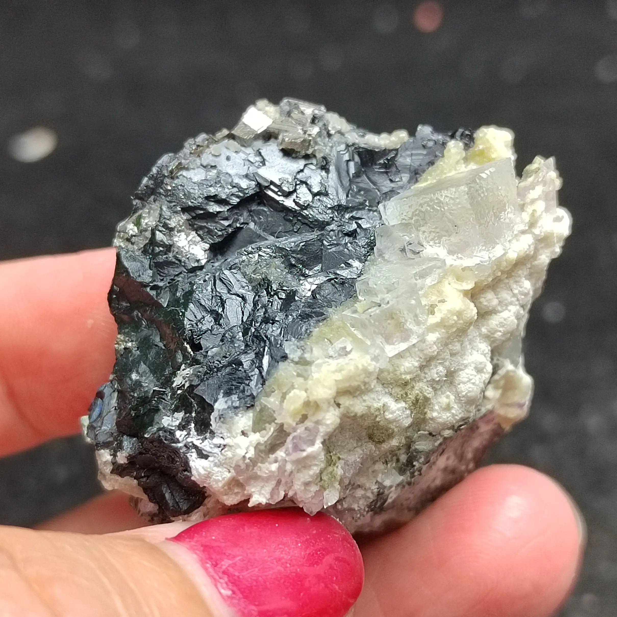 42.4gNatural wolframite and white fluorite mineral samples spiritual gas meditation therapy teaching home decoration
42.4gNatural wolframite and white fluorite mineral samples spiritual gas meditation therapy teaching home decoration