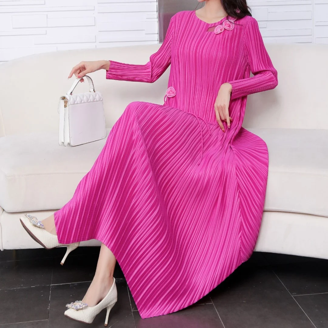 2023 Summer Style Miyake Pleated Solid Color Dress New Simple Fashion Temperament Skirt Elegant Women's Clothing Hot Sales
2023 Summer Style Miyake Pleated Solid Color Dress New Simple Fashion Temperament Skirt Elegant Women's Clothing Hot Sales