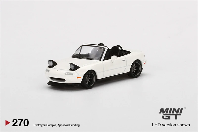 Классическая белая модель автомобиля MINI GT 1:64 для Mazda Miata MX-5 (NA)
Классическая белая модель автомобиля MINI GT 1:64 для Mazda Miata MX-5 (NA)