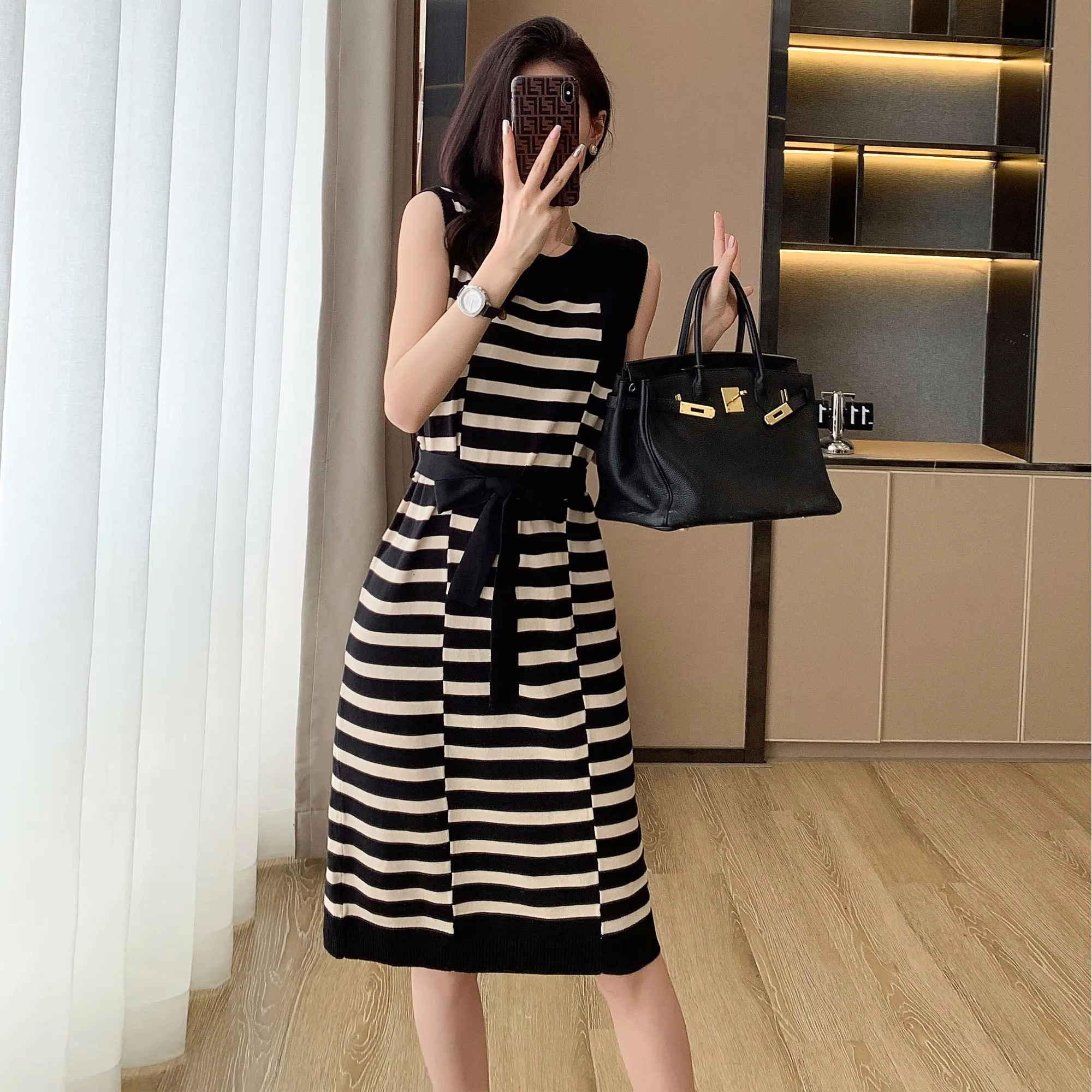 2023 New Fashion Spring Summer Female New Knee Length Casual Belt Bow Undershirt Sleeveless Thic Striped Knitted Dress
2023 New Fashion Spring Summer Female New Knee Length Casual Belt Bow Undershirt Sleeveless Thic Striped Knitted Dress