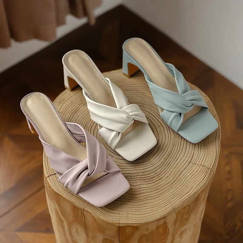 Slippers Women's Sandals Soft Leather Square Toe Block Heel Cross Strap Sandals Sexy Pumps Summer Shoes Peep Toe Women's Pumps
Slippers Women's Sandals Soft Leather Square Toe Block Heel Cross Strap Sandals Sexy Pumps Summer Shoes Peep Toe Women's Pumps