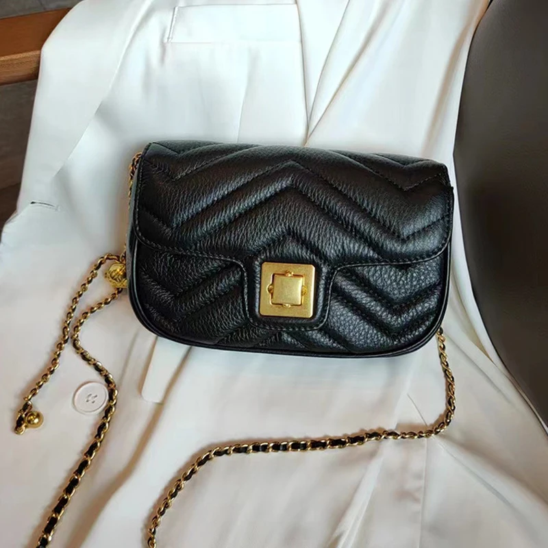 Leather bag women's 2022 new chain lock bag high-quality texture niche leather one-shoulder messenger small square bag tide
Leather bag women's 2022 new chain lock bag high-quality texture niche leather one-shoulder messenger small square bag tide
