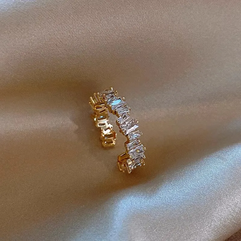 Luxury Crystal Zircon Gold Color Rings for Women Simple Heart Hollow Opening Joint Ring Wedding Party Elegant Jewelry Gifts 2023
Luxury Crystal Zircon Gold Color Rings for Women Simple Heart Hollow Opening Joint Ring Wedding Party Elegant Jewelry Gifts 2023