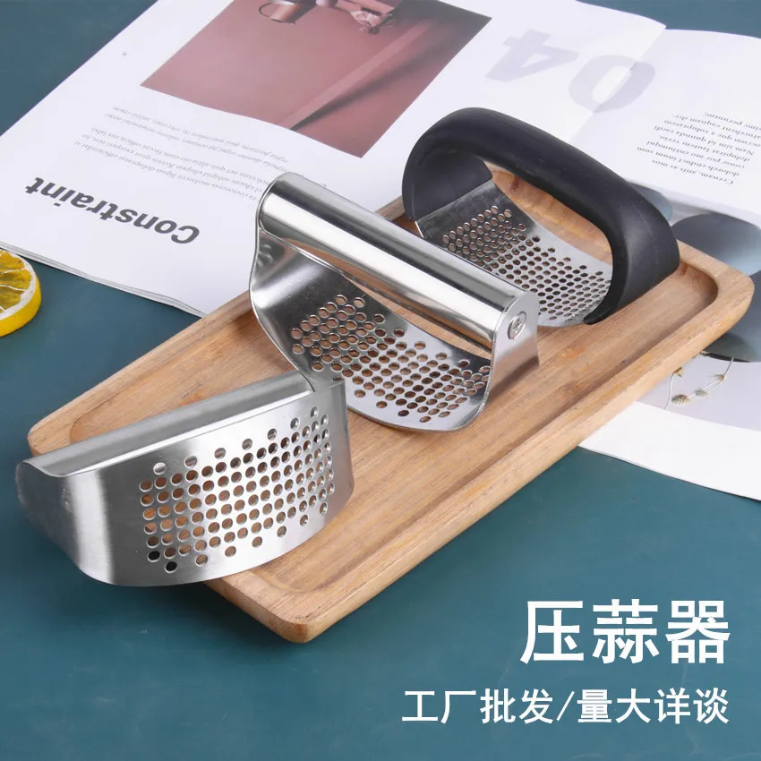 Stainless steel garlic press household small garlic masher kitchen manual circular garlic masher garlic mashing tool
Stainless steel garlic press household small garlic masher kitchen manual circular garlic masher garlic mashing tool