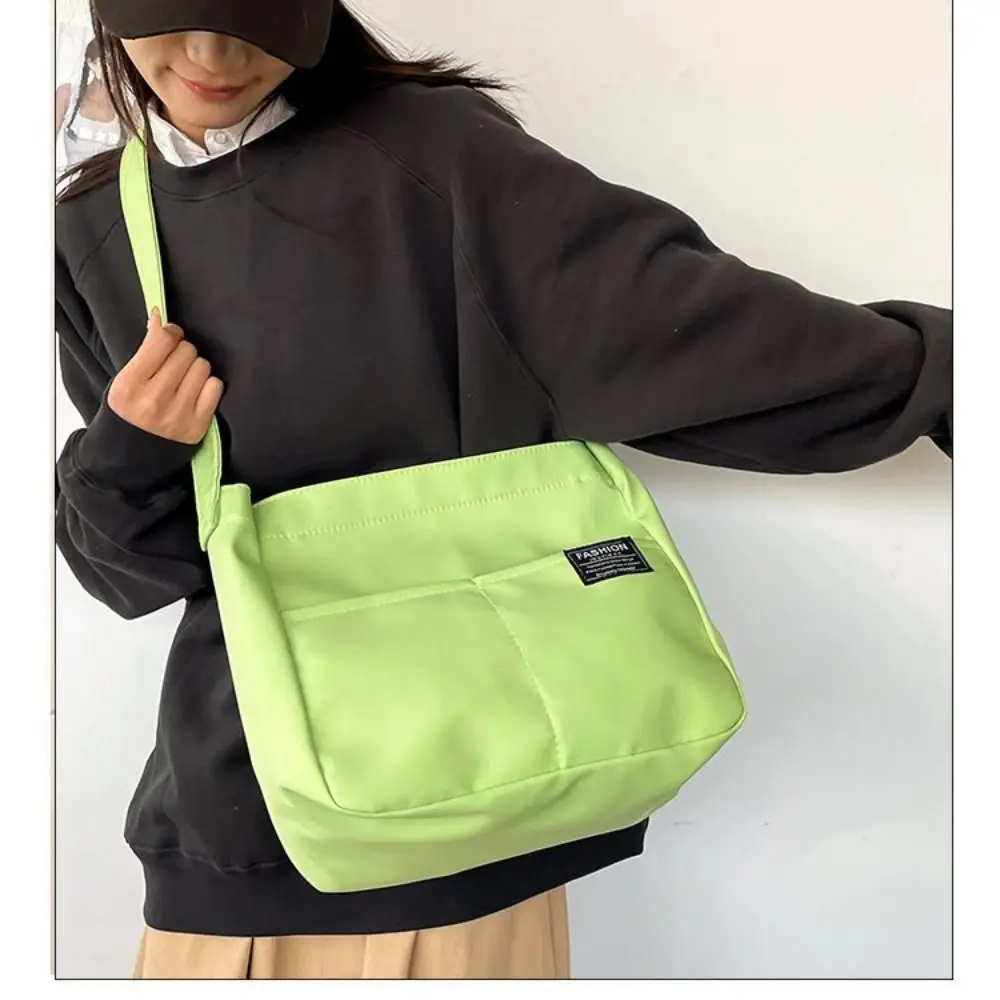 Simple Tote Bag Cool Versatile Waterproof Shoulder Bag Macron Color Large Capacity Crossbody Bag Men and Women
Simple Tote Bag Cool Versatile Waterproof Shoulder Bag Macron Color Large Capacity Crossbody Bag Men and Women
