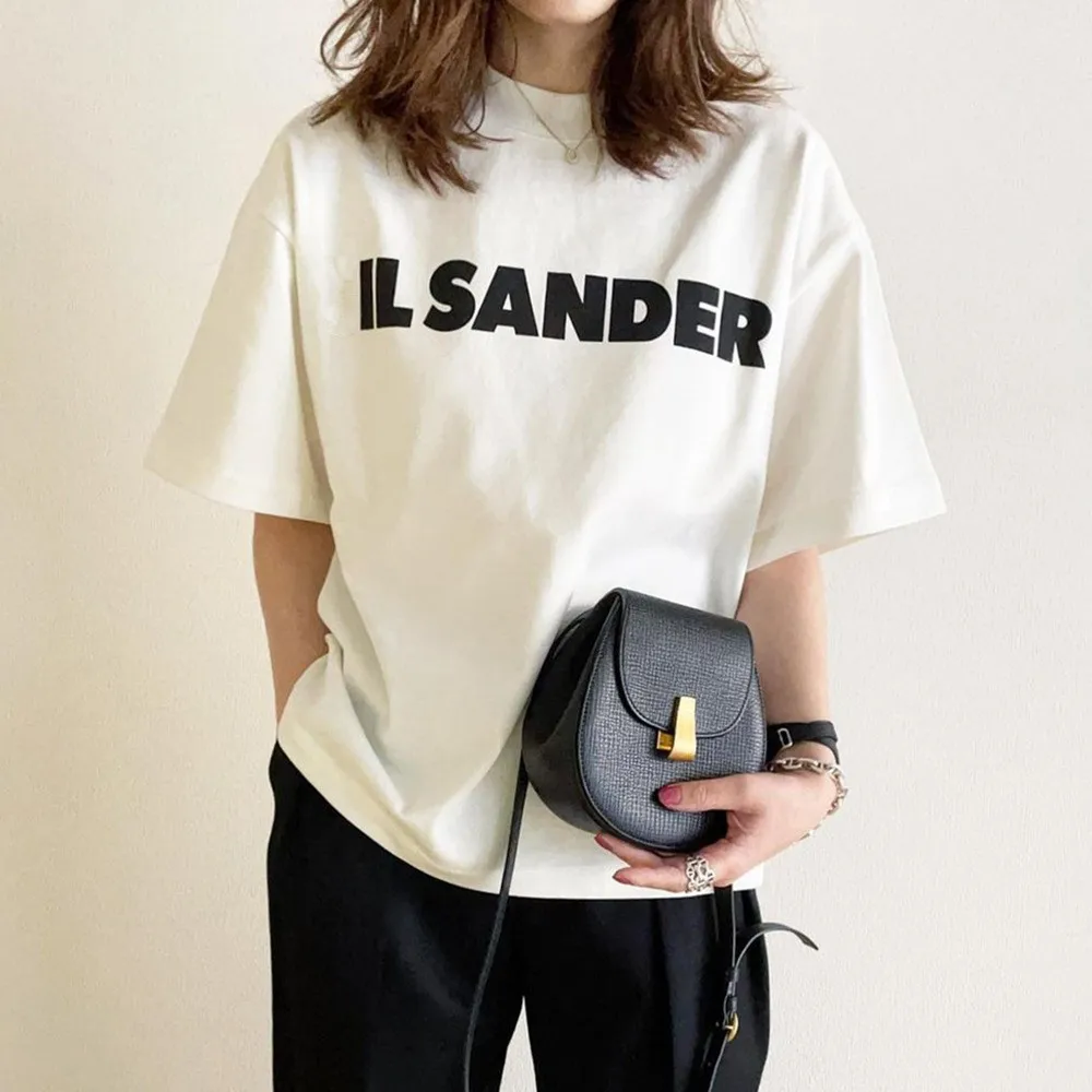 Футболка JIL SANDER женская с коротким рукавом, Свободный Топ с буквенным принтом, хлопковая рубашка оверсайз, лето 2022 
Футболка JIL SANDER женская с коротким рукавом, Свободный Топ с буквенным принтом, хлопковая рубашка оверсайз, лето 2022