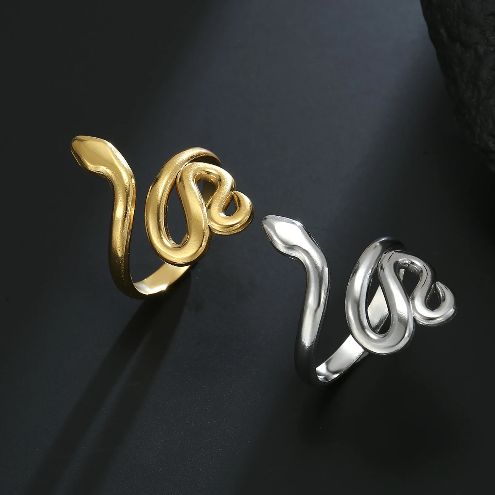 Skyrim Snake Ring for Women Men Punk Serpent Stainless Steel Gold Color Finger Rings 2023 Fashion Jewelry Party Gift Wholesale
Skyrim Snake Ring for Women Men Punk Serpent Stainless Steel Gold Color Finger Rings 2023 Fashion Jewelry Party Gift Wholesale