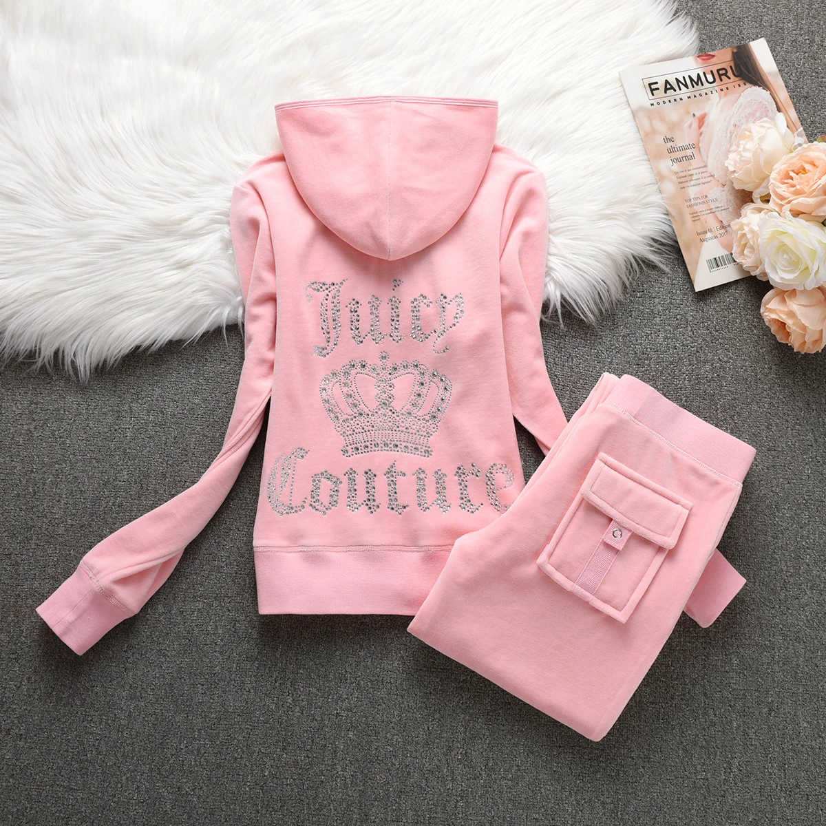 PINK Juicy Coutoure Winter Velvet Ladies Tracksuit Solid Color Crown Crystal 3D Decoration Hoodie Sportswear Casual Trousers 2pc
PINK Juicy Coutoure Winter Velvet Ladies Tracksuit Solid Color Crown Crystal 3D Decoration Hoodie Sportswear Casual Trousers 2pc
