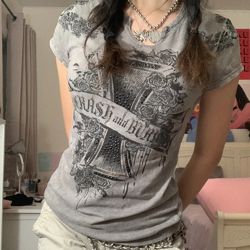 Y2K Rhinestone Short-sleeved Tee 00s Vintage Graphic Print T shirts E-girl Harajuku Aesthetic Summer Women Retro Streetwear
Y2K Rhinestone Short-sleeved Tee 00s Vintage Graphic Print T shirts E-girl Harajuku Aesthetic Summer Women Retro Streetwear