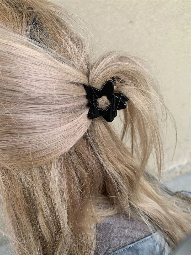 Korean Star Clamping Clip Self Made Popular Y2k Black Subpentagram Flower Spicy Girl Punk Shark Clamping Clip Girl Women
Korean Star Clamping Clip Self Made Popular Y2k Black Subpentagram Flower Spicy Girl Punk Shark Clamping Clip Girl Women