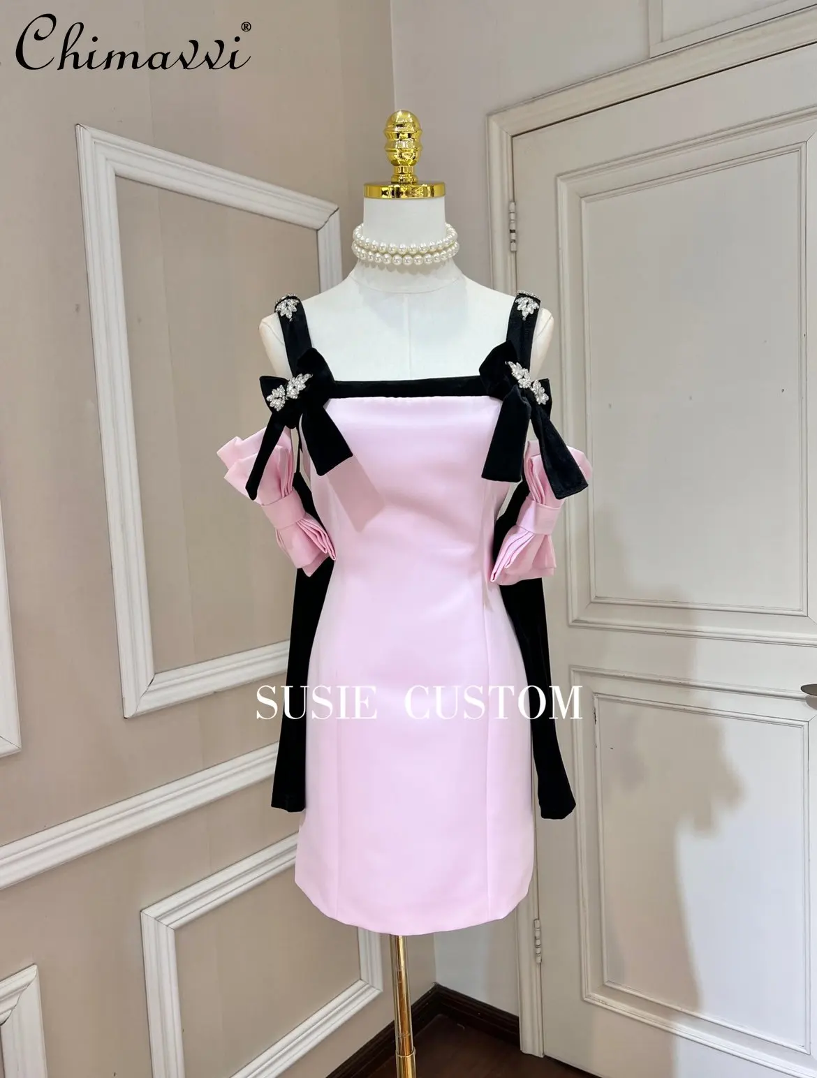 Rhinestone Velvet Spaghetti Straps Stitching Satin Slimming Hip Dress Women's 2023 Spring Summer New Fashion Sexy Bow Mini Dress
Rhinestone Velvet Spaghetti Straps Stitching Satin Slimming Hip Dress Women's 2023 Spring Summer New Fashion Sexy Bow Mini Dress