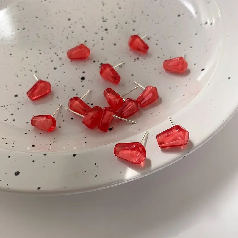 U-Magical Clear Resin Imitation Pomegranate Seeds Earrings for Women Minimalist Red Food Fruit Small Stud Earrings Retro Jewelry
U-Magical Clear Resin Imitation Pomegranate Seeds Earrings for Women Minimalist Red Food Fruit Small Stud Earrings Retro Jewelry