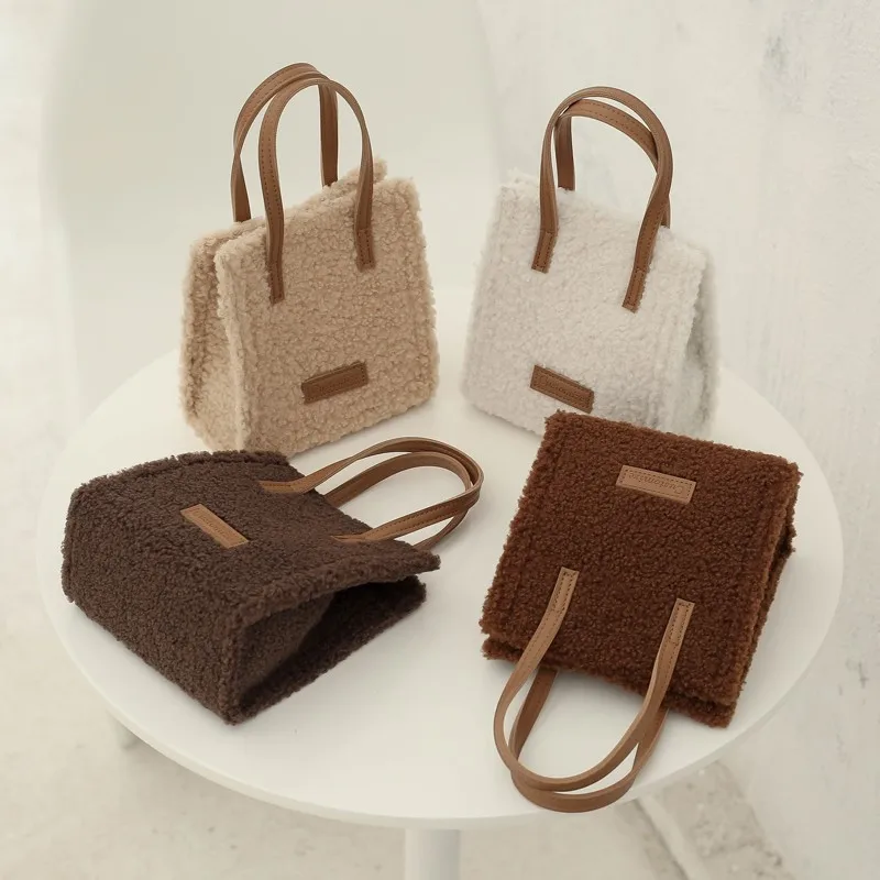Fake Fur ImitationTeddy Roll Plush Tote Bags 2023 Fashion Luxury Designer Handbags Mini Fluffy Packet Shoulder Crossbody Bag
Fake Fur ImitationTeddy Roll Plush Tote Bags 2023 Fashion Luxury Designer Handbags Mini Fluffy Packet Shoulder Crossbody Bag