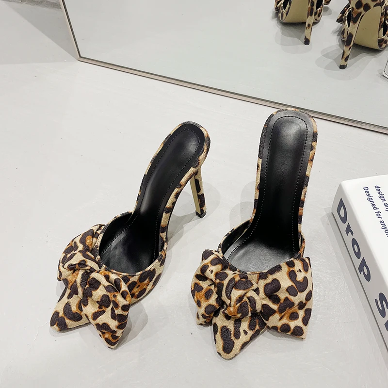 Summer Pointed Leopard Bow Suede Women Slipper High Heels Slip on Slides Solid Color Simple Muller Shoes Pumps Fashion Stiletto
Summer Pointed Leopard Bow Suede Women Slipper High Heels Slip on Slides Solid Color Simple Muller Shoes Pumps Fashion Stiletto
