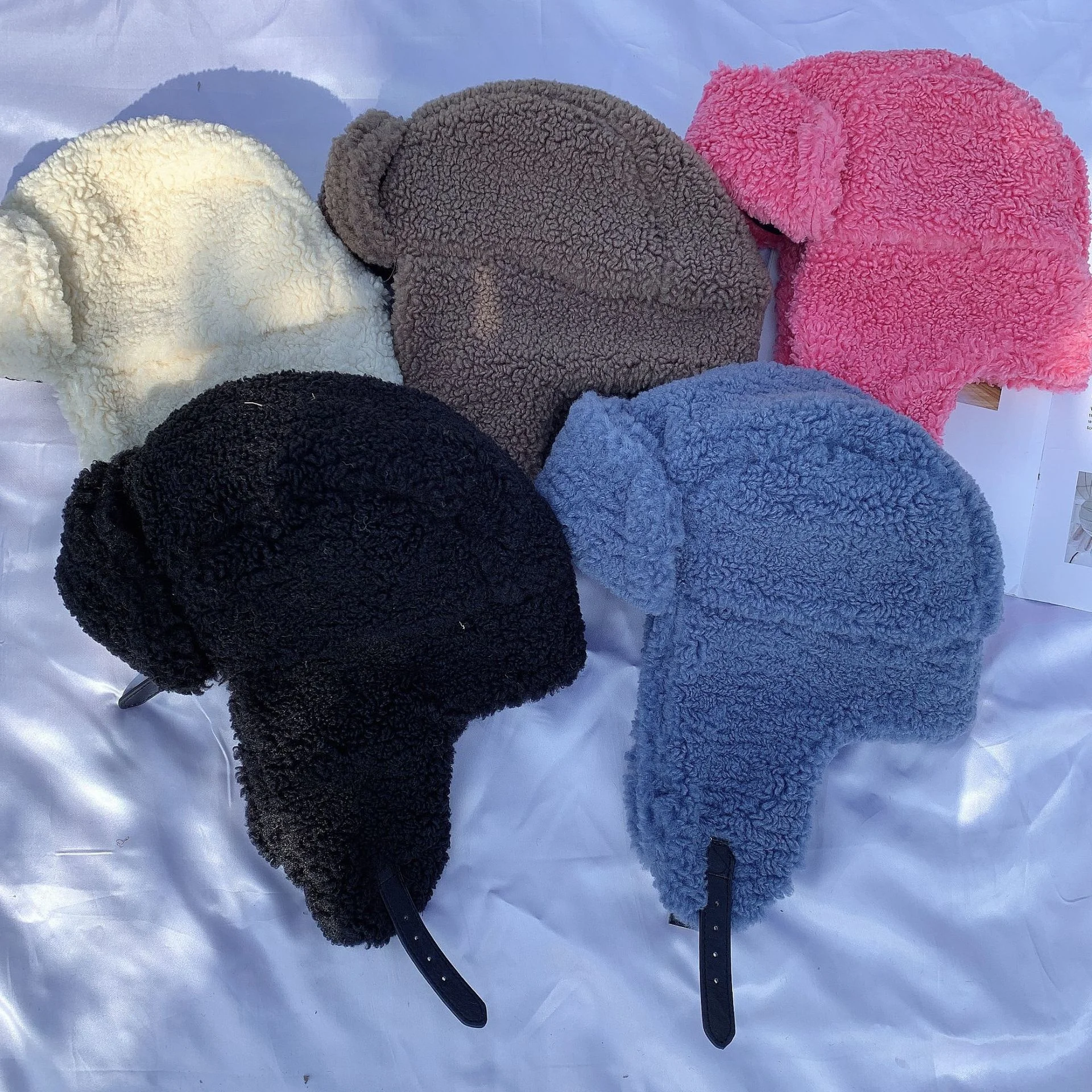 2023 New Fashion Women Bomber Hat Pilot Trooper Cap Mens Faux Cashmere Hat Russian Ushanka Earflap Caps Winter Snow Ski Hats
2023 New Fashion Women Bomber Hat Pilot Trooper Cap Mens Faux Cashmere Hat Russian Ushanka Earflap Caps Winter Snow Ski Hats