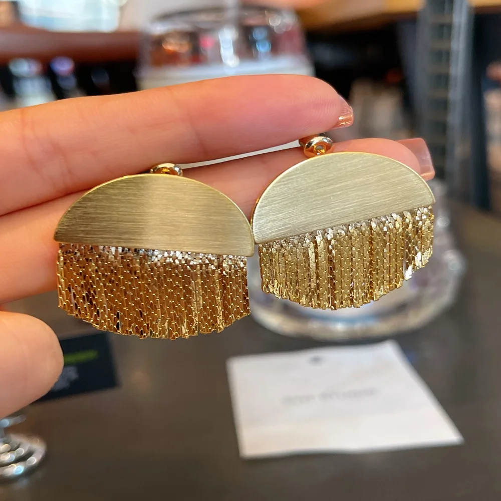 Arc Semicircle Full All Metal Plating Long Tassel Earrings Women's Luxury Diamond Golden Earrings Party Jewelry Beautiful Gifts
Arc Semicircle Full All Metal Plating Long Tassel Earrings Women's Luxury Diamond Golden Earrings Party Jewelry Beautiful Gifts