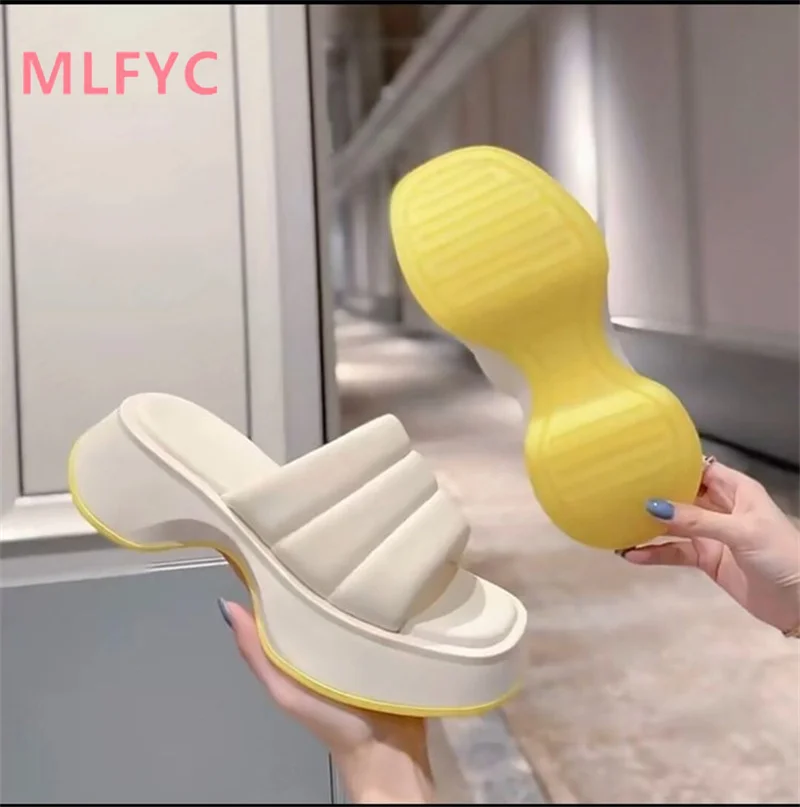 Sandals and slippers women's head wear 2022 summer new fashion sponge cake thick bottom word sandals women's tide
Sandals and slippers women's head wear 2022 summer new fashion sponge cake thick bottom word sandals women's tide