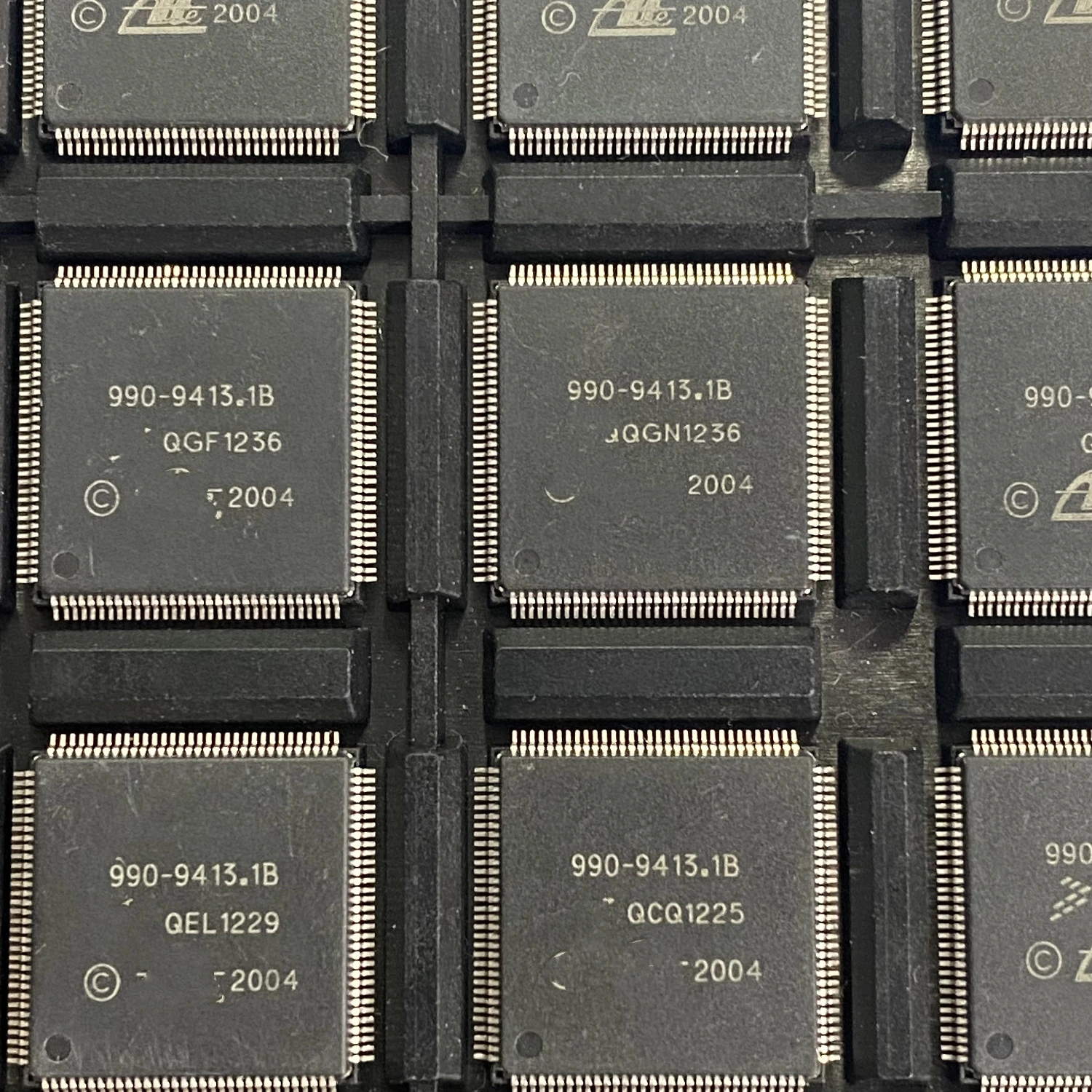 5pcs-20pcs 990-9413.1B 990 9413 1B QFP128 car Audio radio chip Cclass ABS pump computer board chip for Mercedes Bens Auto Chips
5pcs-20pcs 990-9413.1B 990 9413 1B QFP128 car Audio radio chip Cclass ABS pump computer board chip for Mercedes Bens Auto Chips