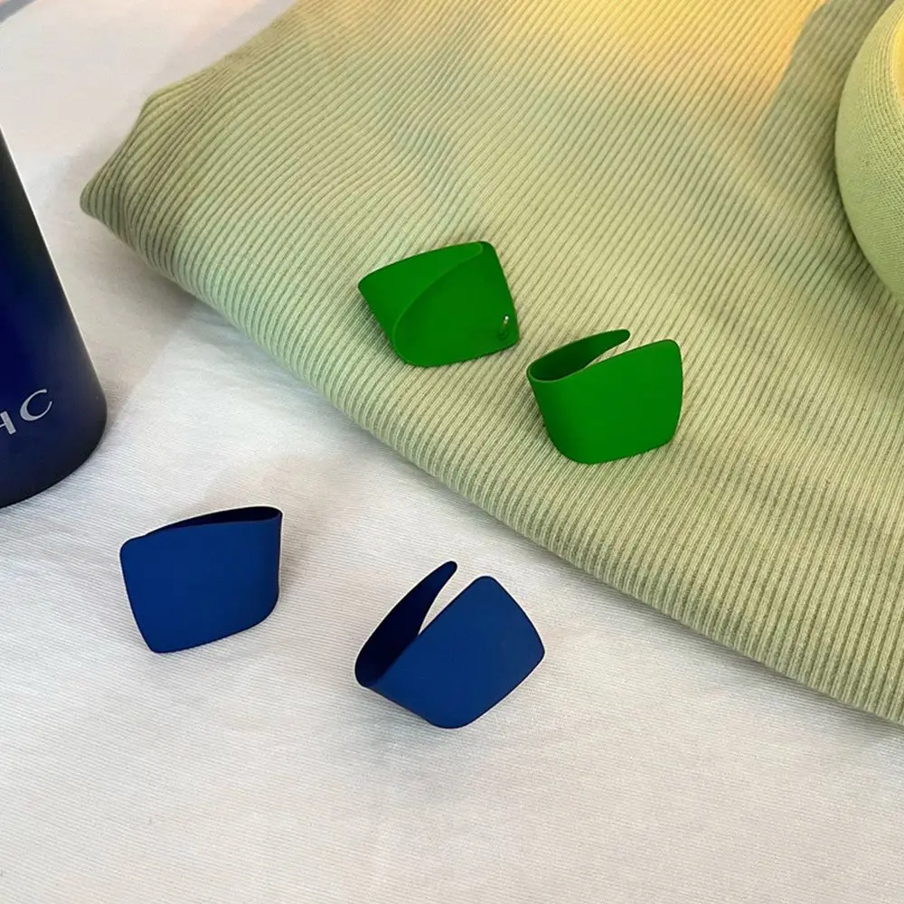 New Simple Personality Irregular Geometric S925 Silver Needle Ear Studs Ladies Temperament Fashion Design Party Ear Accessories
New Simple Personality Irregular Geometric S925 Silver Needle Ear Studs Ladies Temperament Fashion Design Party Ear Accessories