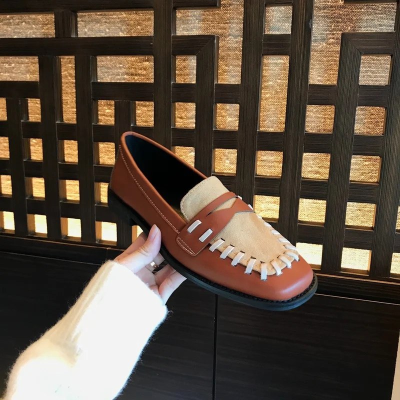 Retro Personality Small Leather Shoes Women Summer New Fashion Trend Single Shoes British Style Contrast Color Woven Women Shoes
Retro Personality Small Leather Shoes Women Summer New Fashion Trend Single Shoes British Style Contrast Color Woven Women Shoes