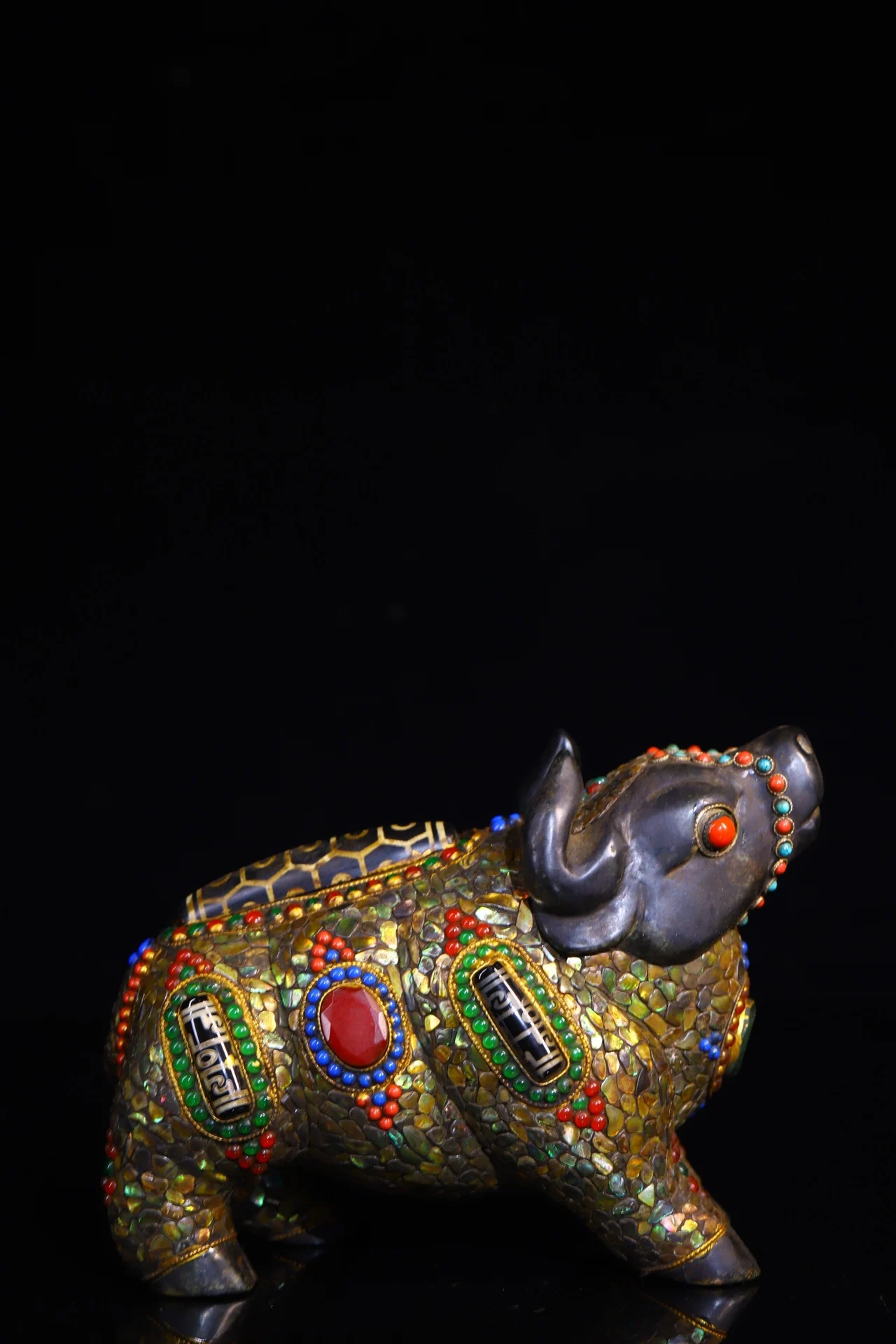 8"Tibet Temple Collection Old Natural Meteorite Gem gZi Beads Shell Bull Statue bullish Pendant Amulet Dharma Town house
8"Tibet Temple Collection Old Natural Meteorite Gem gZi Beads Shell Bull Statue bullish Pendant Amulet Dharma Town house