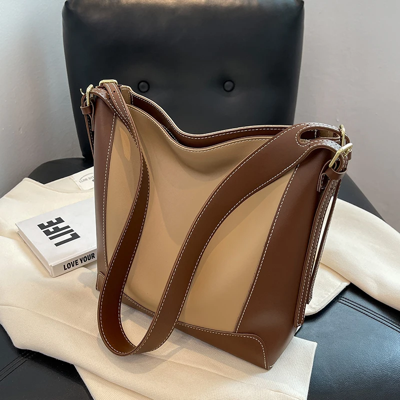 College students class big bag female 2022 summer new wild large-capacity foreign style fashion shoulder bag bucket bag
College students class big bag female 2022 summer new wild large-capacity foreign style fashion shoulder bag bucket bag