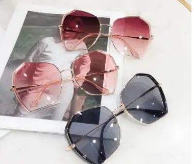 Популярные дизайнерские солнцезащитные очки, оригинальные очки, уличные очки с защитой UV400, модные классические женские зеркальные аксессуары, очки 29950
Популярные дизайнерские солнцезащитные очки, оригинальные очки, уличные очки с защитой UV400, модные классические женские зеркальные аксессуары, очки 29950