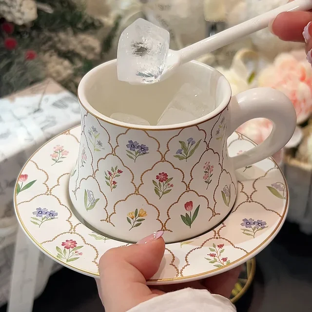 Красивая садовая чашка и блюдце, керамический набор кофейных чашек, высококачественная нежная кружка в подарок
Красивая садовая чашка и блюдце, керамический набор кофейных чашек, высококачественная нежная кружка в подарок