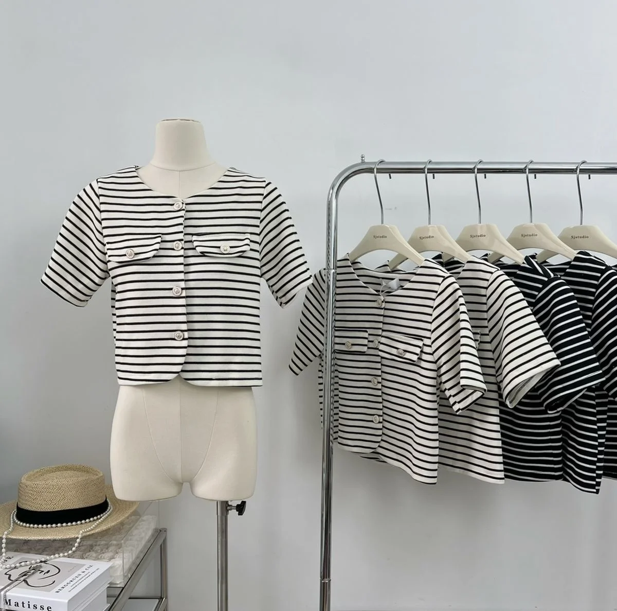 Stripe Short Sleeve Jacket Women's Short Casual Top 
Stripe Short Sleeve Jacket Women's Short Casual Top
