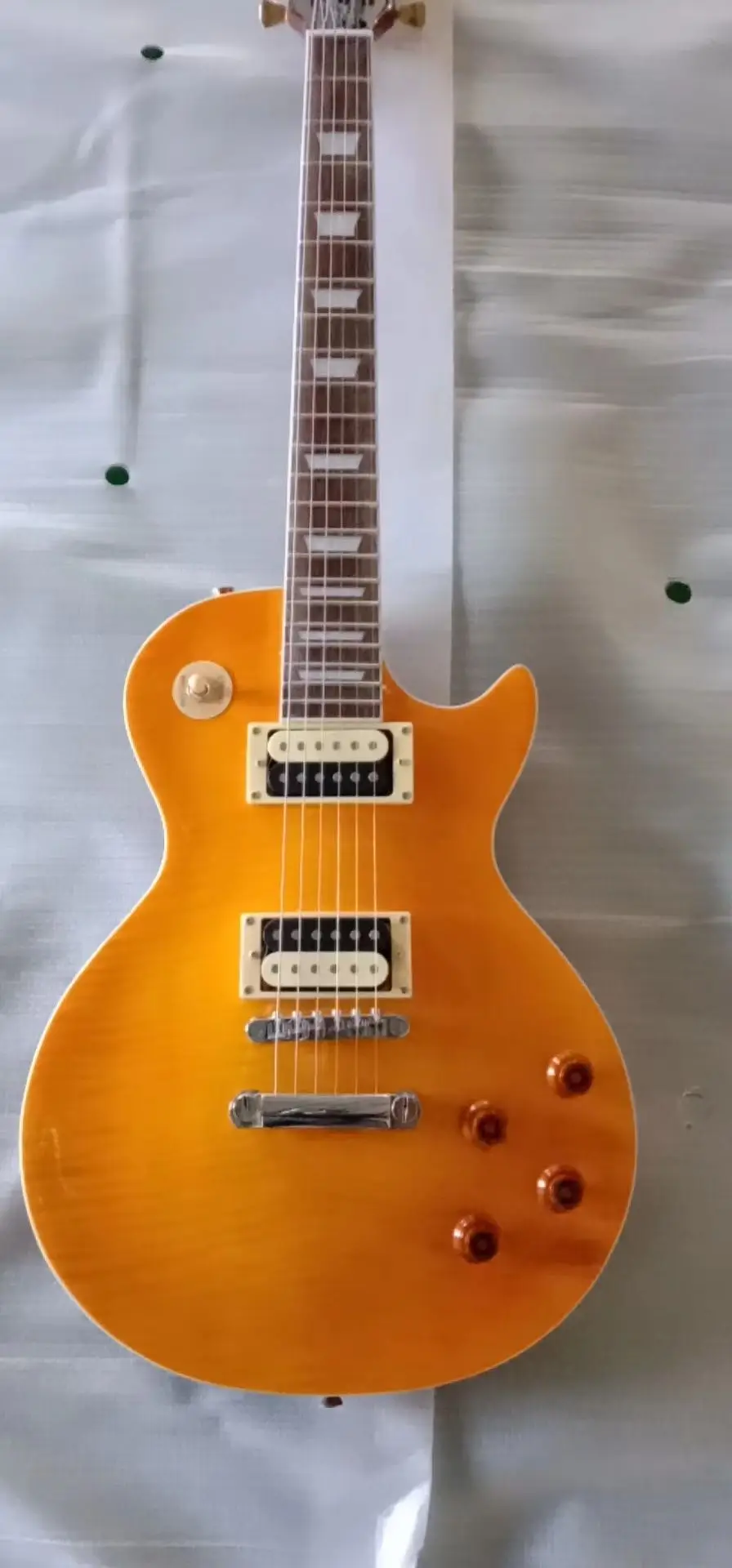 Oem 6 String Electric Guitar A Flame Maple Top Build Cream Chrome Hardware Free Shipping
Oem 6 String Electric Guitar A Flame Maple Top Build Cream Chrome Hardware Free Shipping