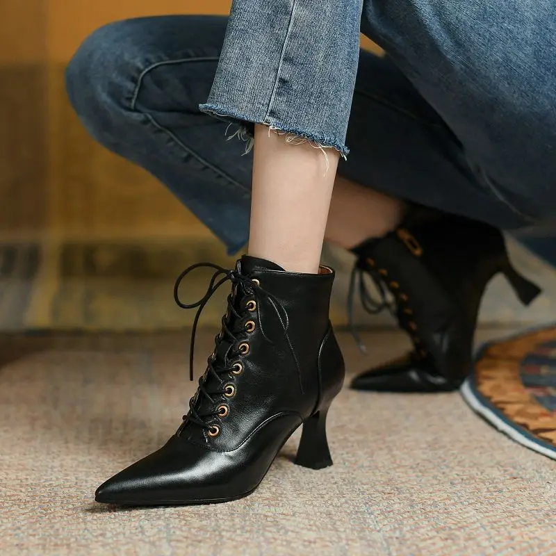 Женские ботильоны из натуральной кожи, на каблуке 7 см 
Женские ботильоны из натуральной кожи, на каблуке 7 см