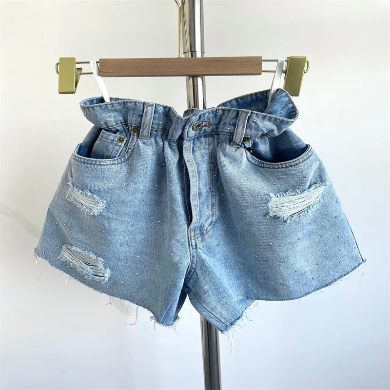2022 Summer Women‘s Denim Shorts Leisure Elastic Waist A-line Modern and Comfortable
2022 Summer Women‘s Denim Shorts Leisure Elastic Waist A-line Modern and Comfortable