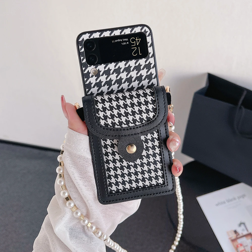 Fashion Crossbody Houndstooth Phone Case For Samsung Galaxy Z Flip 4 Z Flip 3 Cover PU Leather Card Bag Coin Purse Pearl Lanyard
Fashion Crossbody Houndstooth Phone Case For Samsung Galaxy Z Flip 4 Z Flip 3 Cover PU Leather Card Bag Coin Purse Pearl Lanyard