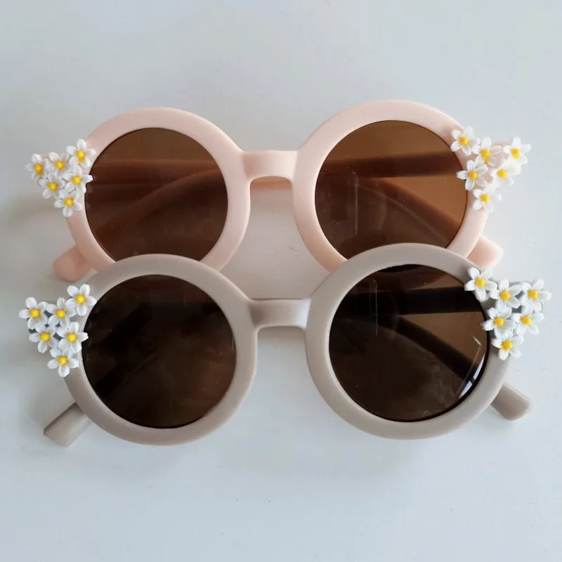 Retro Children Cute Sunglasses Daisy Flower Round Frame Shape Sun Glasses Fashion Travel Outdoor UV Goggle Shades Party Eyewear
Retro Children Cute Sunglasses Daisy Flower Round Frame Shape Sun Glasses Fashion Travel Outdoor UV Goggle Shades Party Eyewear