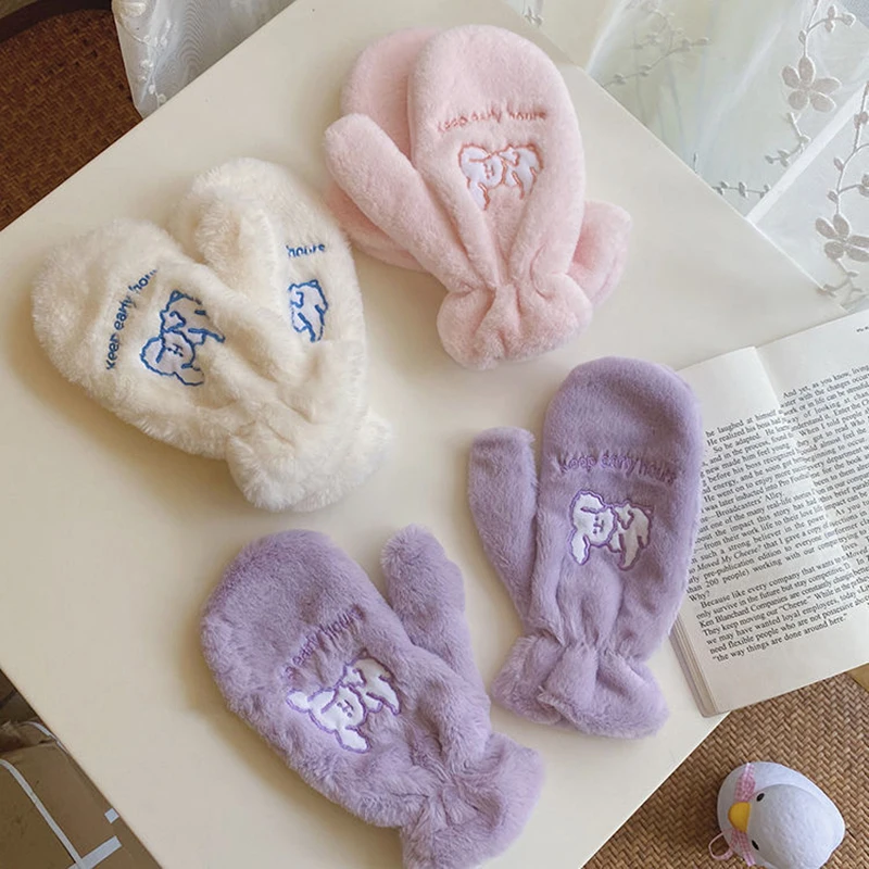 2022 New Korean Style Women Winter Outdoor Gloves Cute Fluffy Bear Plush Gloves Soft Full Finger Mittens Thick and Warm Gloves
2022 New Korean Style Women Winter Outdoor Gloves Cute Fluffy Bear Plush Gloves Soft Full Finger Mittens Thick and Warm Gloves