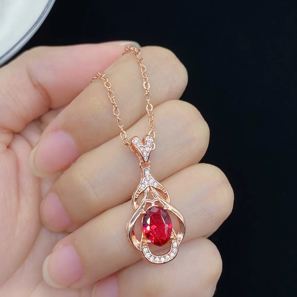 

2023 Fashion simulation red tourmaline oval garnet light luxury simple pendant necklace female O-shaped collarbone chain