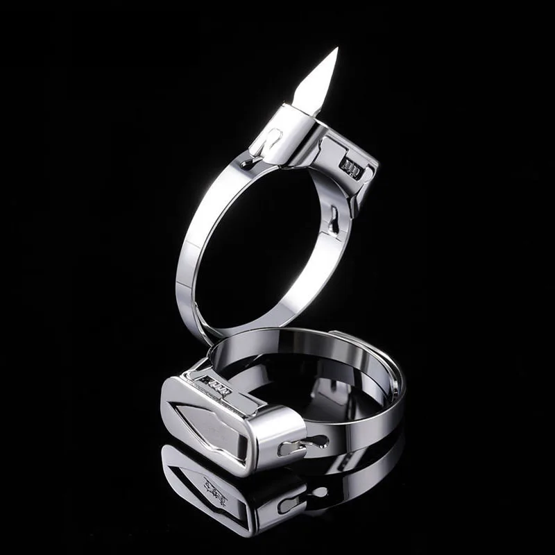 Fashion Stainless Steel Self defense Ring Ladies Knife Hidden Blade Personalized Pattern Anti-wolf Outdoor Buckle Ring weapon
Fashion Stainless Steel Self defense Ring Ladies Knife Hidden Blade Personalized Pattern Anti-wolf Outdoor Buckle Ring weapon