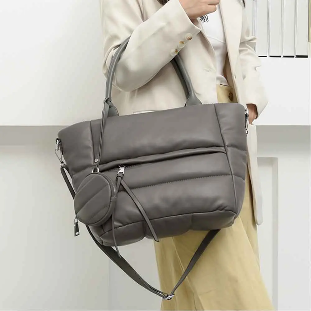 Chic Oversized Women Tote Large Shopper Bag High Quality Special PU Leather Roomy Handbag Female Daily Purses Black 2022 New
Chic Oversized Women Tote Large Shopper Bag High Quality Special PU Leather Roomy Handbag Female Daily Purses Black 2022 New